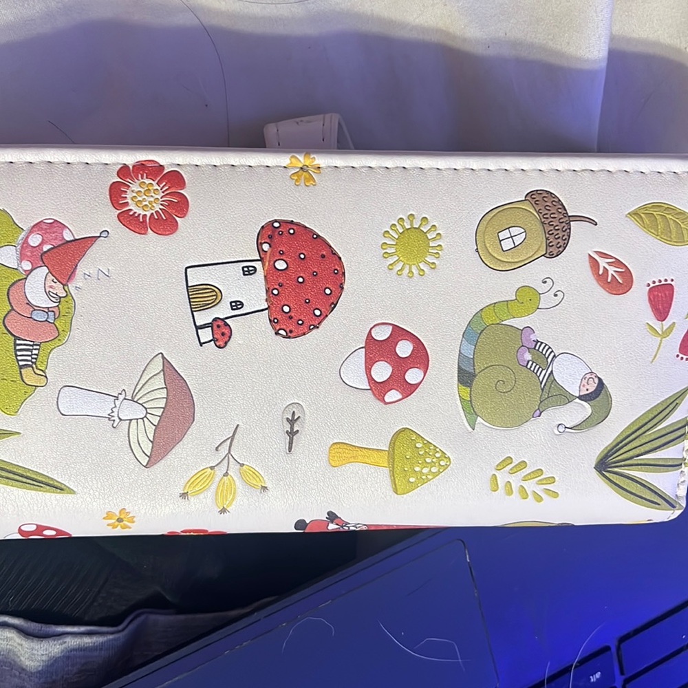 Mushroom wallet